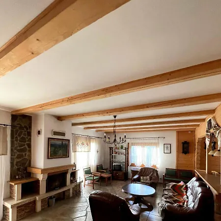 Semesterbostad на полумистому